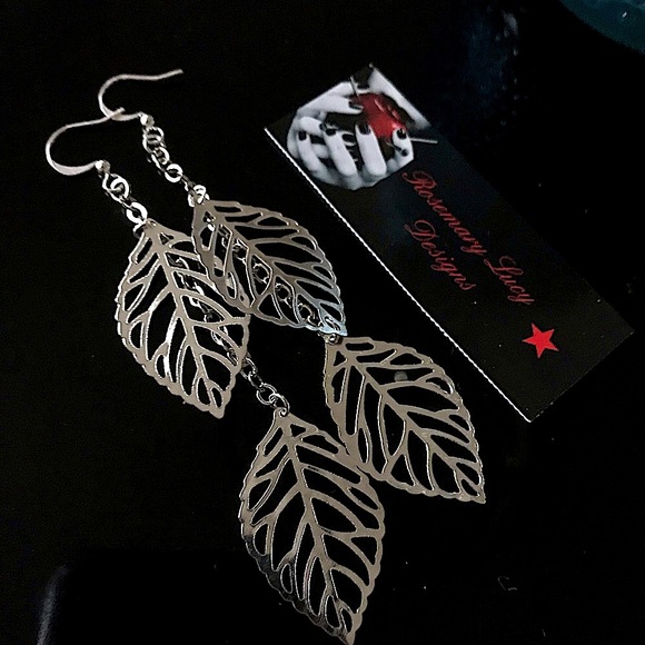 5/$30 🇨🇦 silver leaf duster earrings RLDesigns 🇨🇦 - Picture 2 of 6